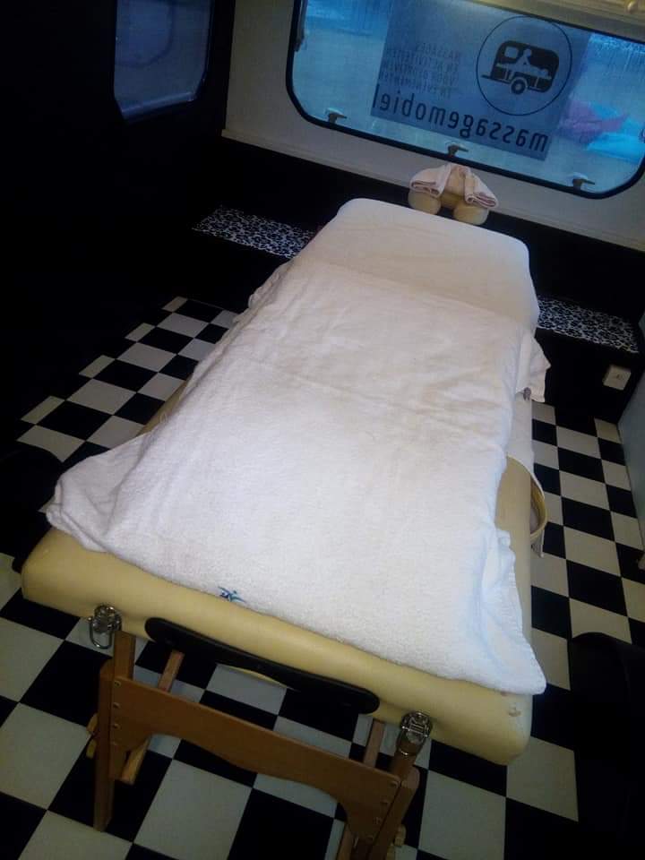 massagetafel in massagemobiel